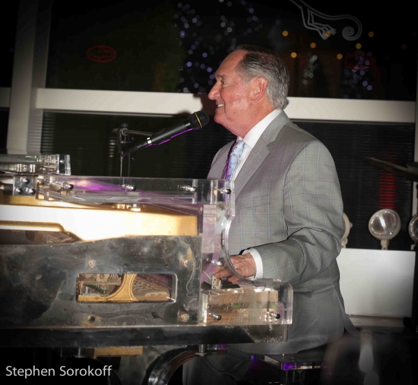Photo Coverage: Neil Sedaka Sings in 2015 with A PIANO AT LE CIRQUE Image