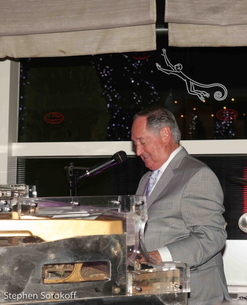 Photo Coverage: Neil Sedaka Sings in 2015 with A PIANO AT LE CIRQUE Image