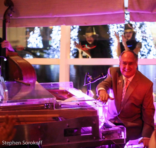 Photo Coverage: Neil Sedaka Sings in 2015 with A PIANO AT LE CIRQUE Image