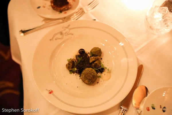 Photo Coverage: Neil Sedaka Sings in 2015 with A PIANO AT LE CIRQUE Image