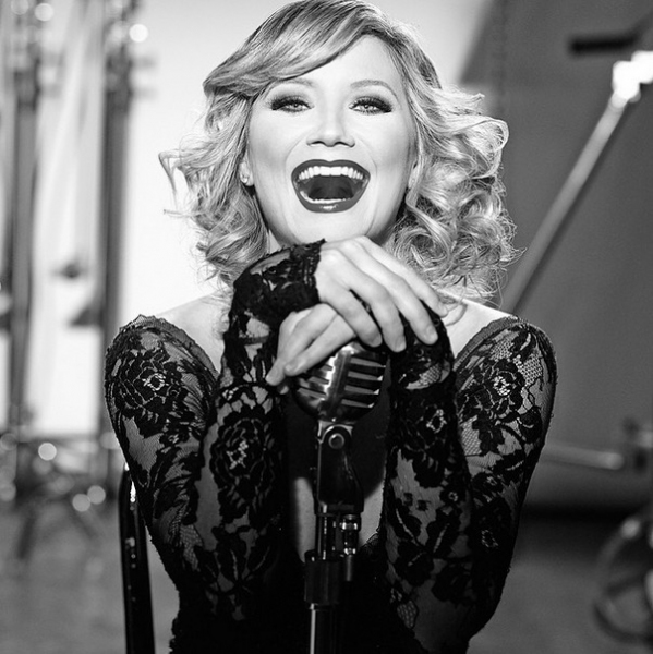 Photo Flash: First Look at CHICAGO's Newest Murderess, Jennifer Nettles! Image