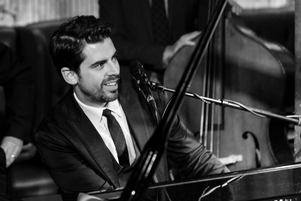 Photo Flash: Tony DeSare Performs Bemelmans Residency at The Carlyle  Image