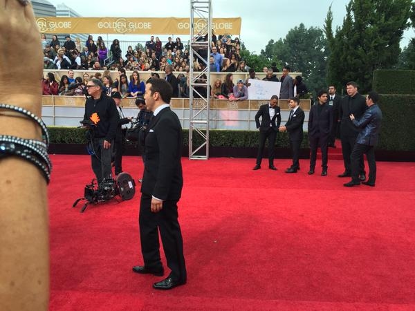 Photo Flash: ENTOURAGE Shoots Last-Minute Footage on Golden Globes Red Carpet 