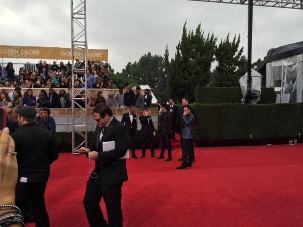Photo Flash: ENTOURAGE Shoots Last-Minute Footage on Golden Globes Red Carpet 