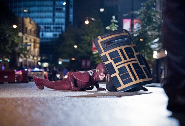 Photo Flash: Sneak Peek - 'Rogues' Take Over in THE FLASH's Mid-Season Debut Image