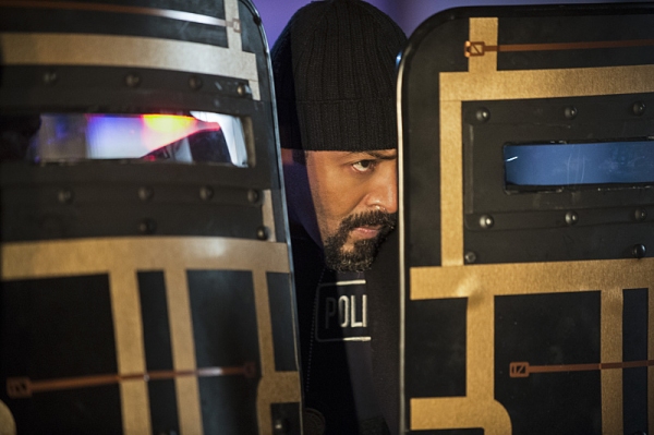 Photo Flash: Sneak Peek - 'Rogues' Take Over in THE FLASH's Mid-Season Debut Image