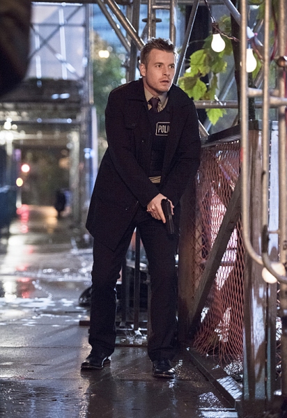 Photo Flash: Sneak Peek - 'Rogues' Take Over in THE FLASH's Mid-Season Debut Image