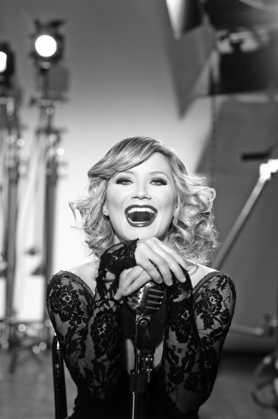 Photo Flash: New Photos of Grammy Winner Jennifer Nettles in Broadway's CHICAGO! Image