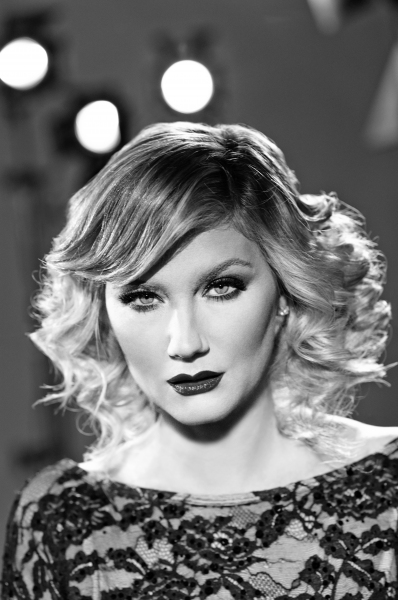 Photo Flash: New Photos of Grammy Winner Jennifer Nettles in Broadway's CHICAGO! Image