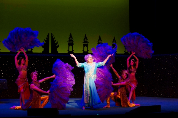 Photo Flash: Sneak Peek - DAME EDNA'S GLORIOUS GOODBYE - THE FAREWELL TOUR Opens Next Week at the Ahmanson Image