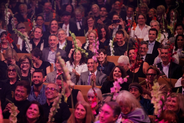 Photo Flash: Pierce Brosnan, Anjelica Huston, Michael Feinstein and More Celebrate Dame Edna's GLORIOUS GOODBYE Opening in L.A. Image