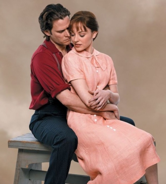 Photo Flash: Steven Pasquale and Laura Osnes Pose for Lyric Opera of Chicago's CAROUSEL!  Image