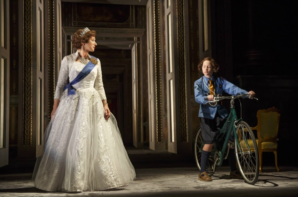 Photo Flash: First Look at Helen Mirren and More in THE AUDIENCE on Broadway Image