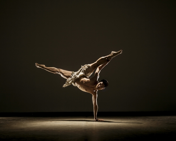 Photo Flash: First Look at Garret + Moulton's THE LUMINOUS EDGE Image