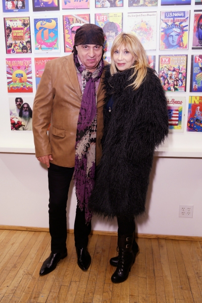 Photo Flash: Nancy Sinatra, Tona Danza and More Attend Peter Max's Frank Sinatra Portrait Exhibition Image