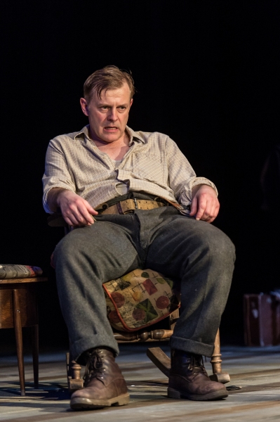 Photo Flash: First Look at Jonathan Guy Lewis, Teresa Banham & More in UK's A VIEW FROM THE BRIDGE Image