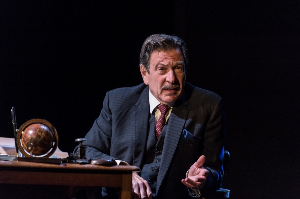 Photo Flash: First Look at Jonathan Guy Lewis, Teresa Banham & More in UK's A VIEW FROM THE BRIDGE Image