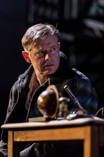 Photo Flash: First Look at Jonathan Guy Lewis, Teresa Banham & More in UK's A VIEW FROM THE BRIDGE Image