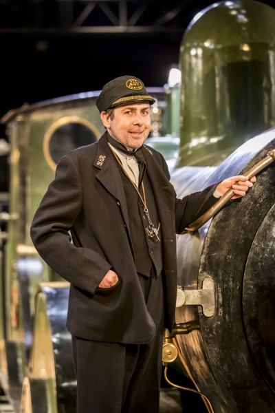 Photo Flash: Sean Hughes Joins THE RAILWAY CHILDREN at King's Cross Tonight Image