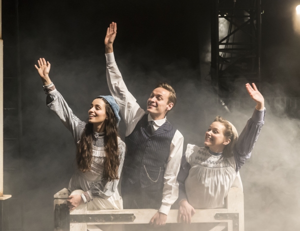 Photo Flash: Sean Hughes Joins THE RAILWAY CHILDREN at King's Cross Tonight Image