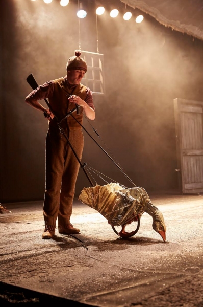 Photo Flash: First Look at New Cast of West End's WAR HORSE Image