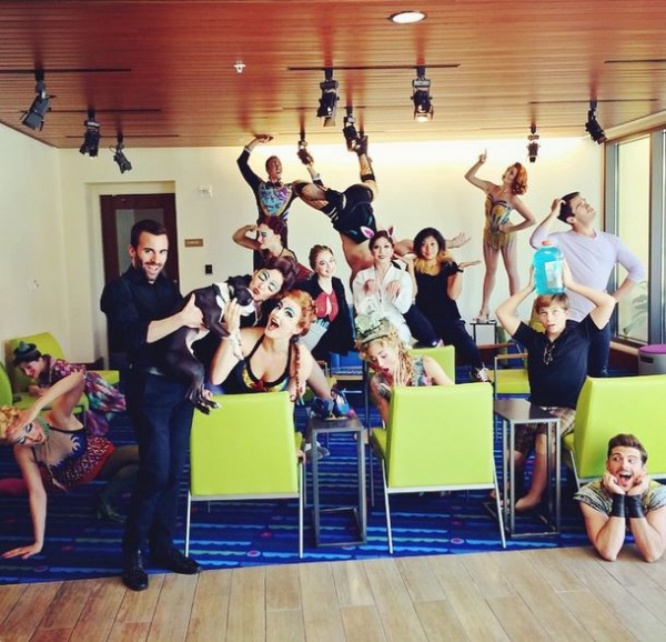 Photo Flash: Saturday Intermission Pics - 4/04 - HONEYMOON IN VEGAS Takes Final #SIP, PIPPIN Cast Hunts Easter Eggs, and More! Image