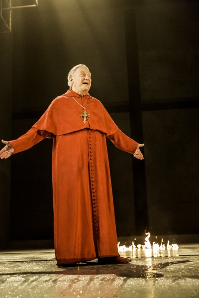 Photo Flash: Welcome to Court- First Look at WOLF HALL: PARTS 1 & 2 on Broadway! Image