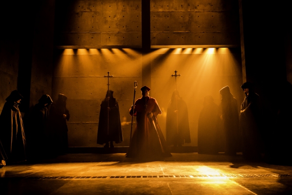 Photo Flash: Welcome to Court- First Look at WOLF HALL: PARTS 1 & 2 on Broadway! Image