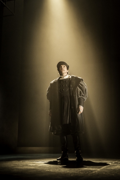Photo Flash: Welcome to Court- First Look at WOLF HALL: PARTS 1 & 2 on Broadway! Image