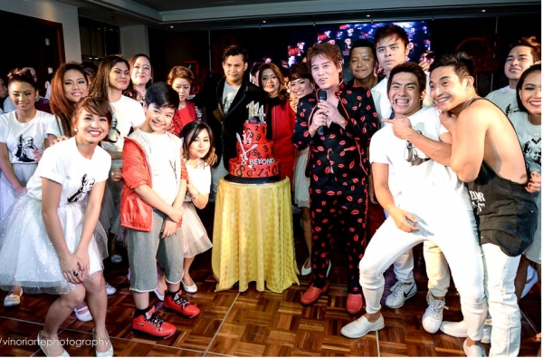 Photos: Philippine Stagers Foundation Accepts BroadwayWorld Awards Image