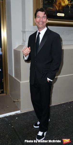 Photo Coverage: Inside LIVING ON LOVE's Red Carpet Theatre Arrivals!  Image