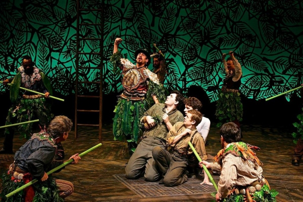 Photo Flash: First Look at the Milwaukee Rep's PETER AND THE STARCATCHER Image
