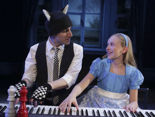 Photo Flash: First Look at 'WONDERLAND' at Chicago Children's Theatre Image