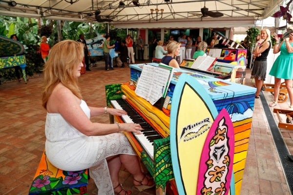 Robin Arrigo & pianists at play Photo
