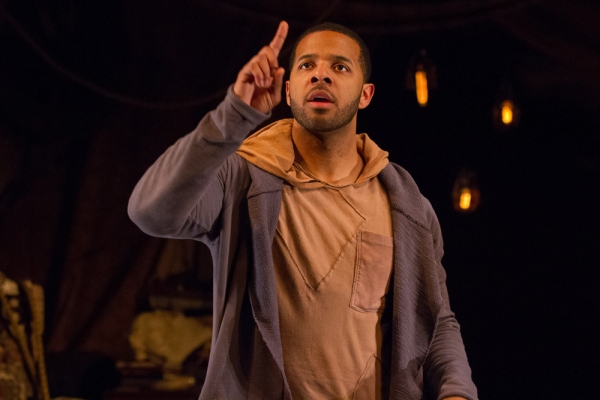 Photo Flash: First Look at Folger Theatre's ROSENCRANTZ AND GUILDENSTERN ARE DEAD Image