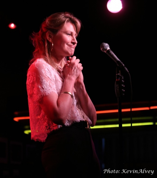 Photo Flash: Lena Hall, Hugh Panaro and More Join Jamie deRoy at Birdland Image