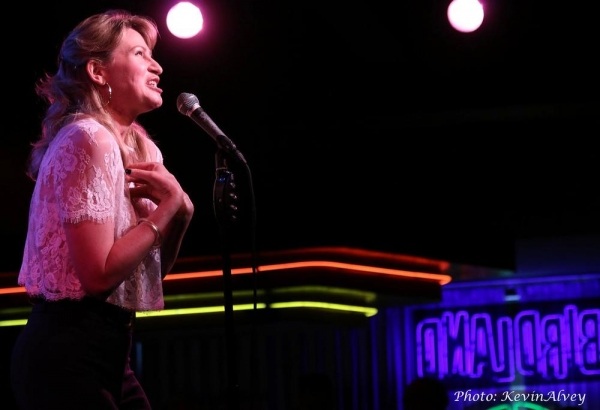 Photo Flash: Lena Hall, Hugh Panaro and More Join Jamie deRoy at Birdland Image