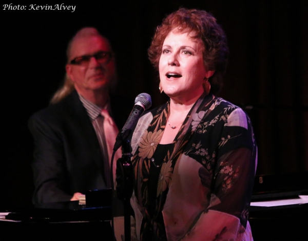 Photo Flash: Lena Hall, Hugh Panaro and More Join Jamie deRoy at Birdland Image
