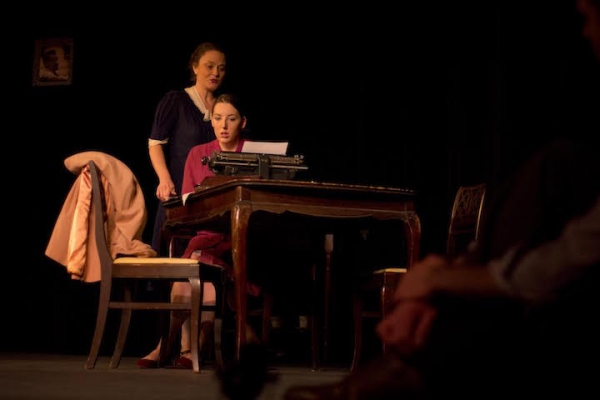 Photo Flash: First Look at Players Theatre's THE GLASS MENAGERIE Image
