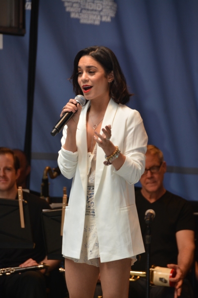 Photo Coverage: Hangin' with the Stars of 2015 Stars In The Alley! Image