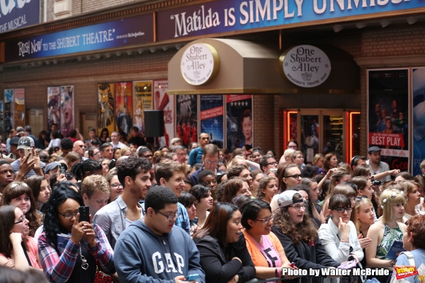 Photo Coverage: Singin' in the Street! Broadway Unites for Another Year of Stars in the Alley - Part One Image