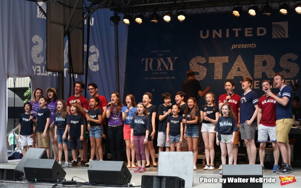 Photo Coverage: Singin' in the Street! Broadway Unites for Another Year of Stars in the Alley - Part One Image