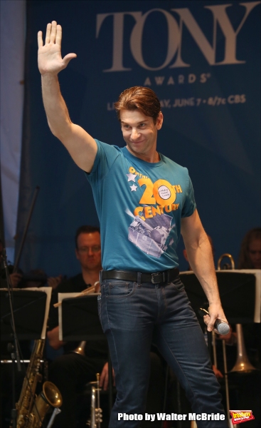 Photo Coverage: Singin' in the Street! Broadway Unites for Another Year of Stars in the Alley - Part Two Image