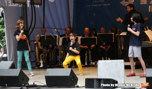 Photo Coverage: Singin' in the Street! Broadway Unites for Another Year of Stars in the Alley - Part Two 