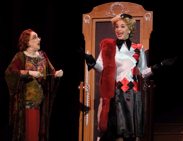 Photo Flash: First Look at San Diego Musical Theatre's SINGIN' IN THE RAIN Image
