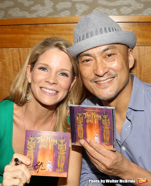 Photo Coverage: Kelli O'Hara & Cast of Broadway's THE KING AND I Sign Albums at Barnes & Noble Image