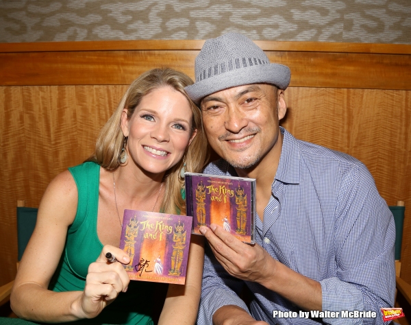Photo Coverage: Kelli O'Hara & Cast of Broadway's THE KING AND I Sign Albums at Barnes & Noble Image