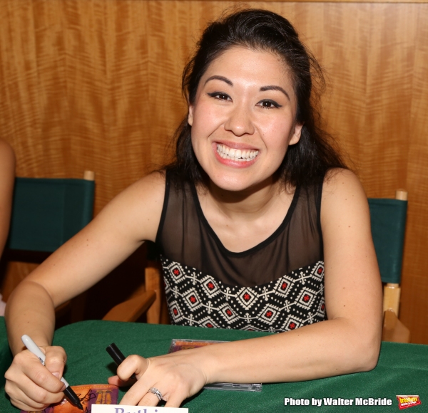 Photo Coverage: Kelli O'Hara & Cast of Broadway's THE KING AND I Sign Albums at Barnes & Noble Image
