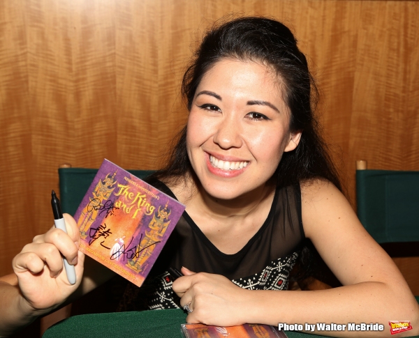 Photo Coverage: Kelli O'Hara & Cast of Broadway's THE KING AND I Sign Albums at Barnes & Noble Image