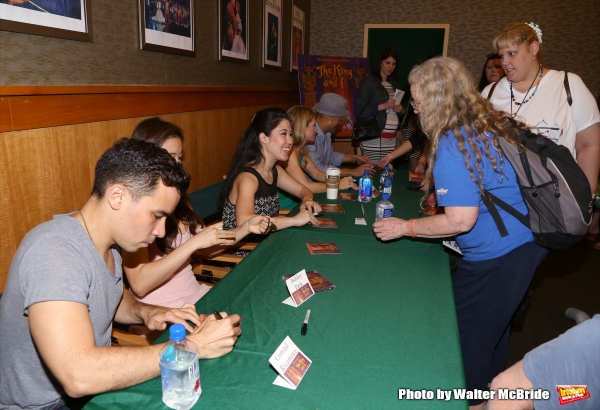 Photo Coverage: Kelli O'Hara & Cast of Broadway's THE KING AND I Sign Albums at Barnes & Noble Image